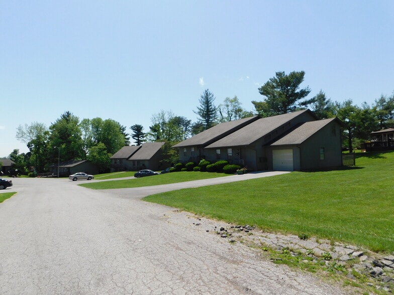 100 Walnut Tree Dr, Salem, IN for sale - Primary Photo - Image 1 of 16