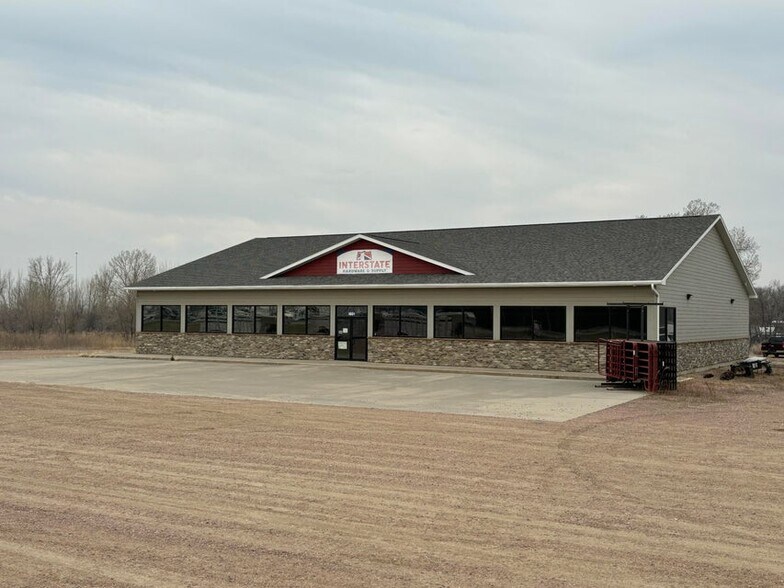 1601 S Ohlman St, Mitchell, SD for sale - Building Photo - Image 3 of 4
