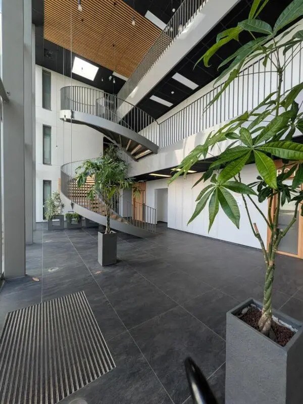 Location Bureaux 70 m² - Photo 1