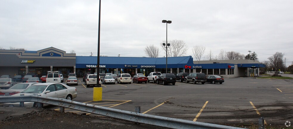 709 N Main St, North Syracuse, NY for lease - Building Photo - Image 2 of 5