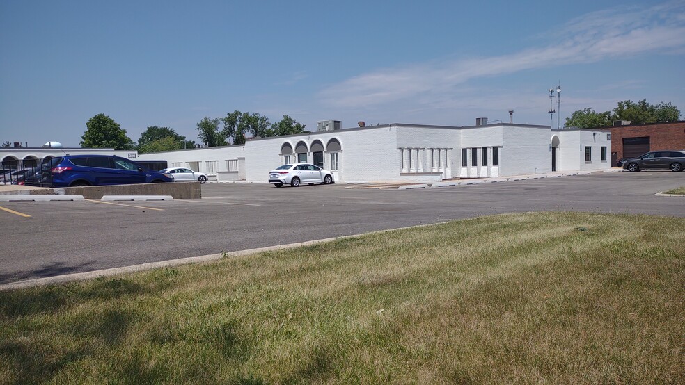 340 Melvin Dr, Northbrook, IL for lease - Building Photo - Image 3 of 10