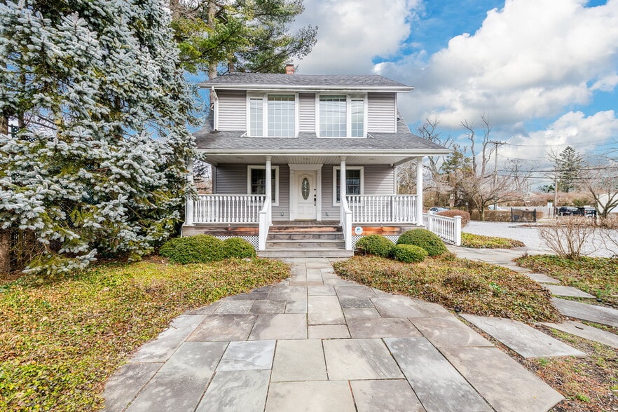 1904 New York Ave, Huntington Station, NY for sale - Building Photo - Image 1 of 1