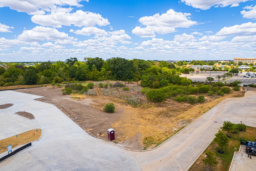 3061 Plaza Centre Ct, College Station, TX for sale - Building Photo - Image 2 of 10