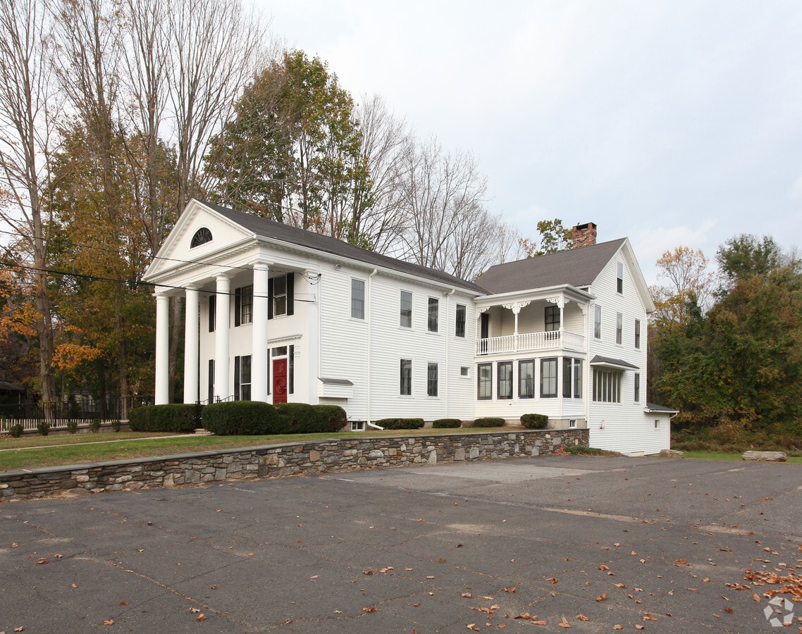 26 Plains Rd, Moodus, CT 06469