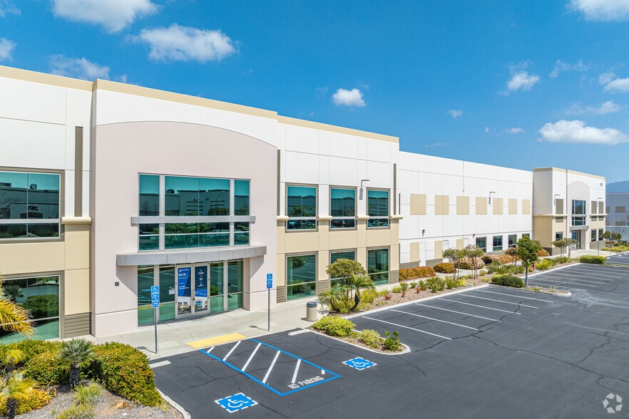 1462 Corporate Center Dr, San Diego, CA for lease - Building Photo - Image 2 of 4