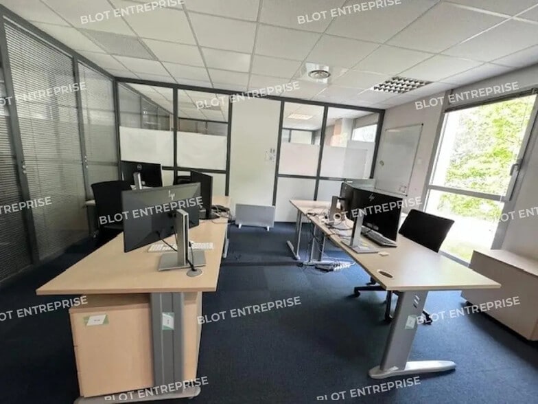 Office in Nantes for lease - Interior Photo - Image 2 of 8