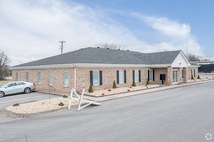 2543 Madison St, Clarksville, TN for lease - Building Photo - Image 1 of 5