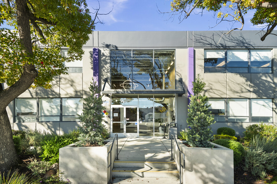 1089 Mills Way, Redwood City, CA for lease - Building Photo - Image 1 of 7