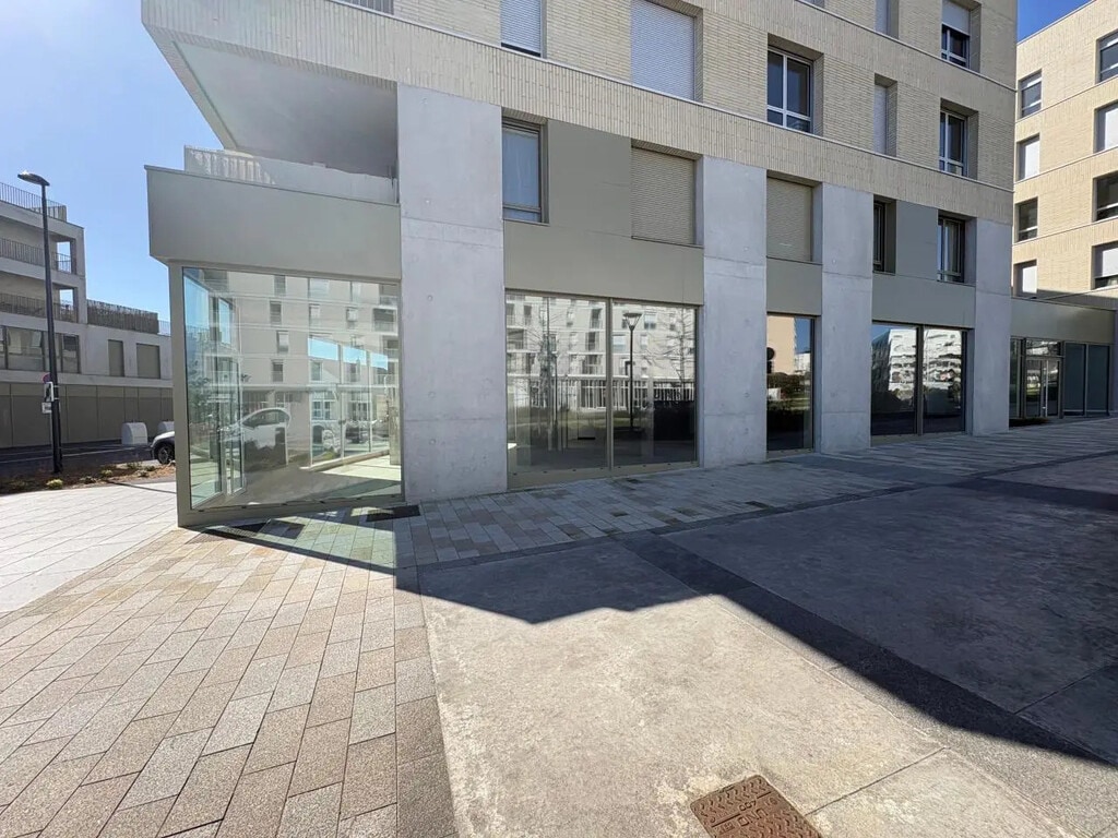 Location Commerce 269 m² - Photo 1