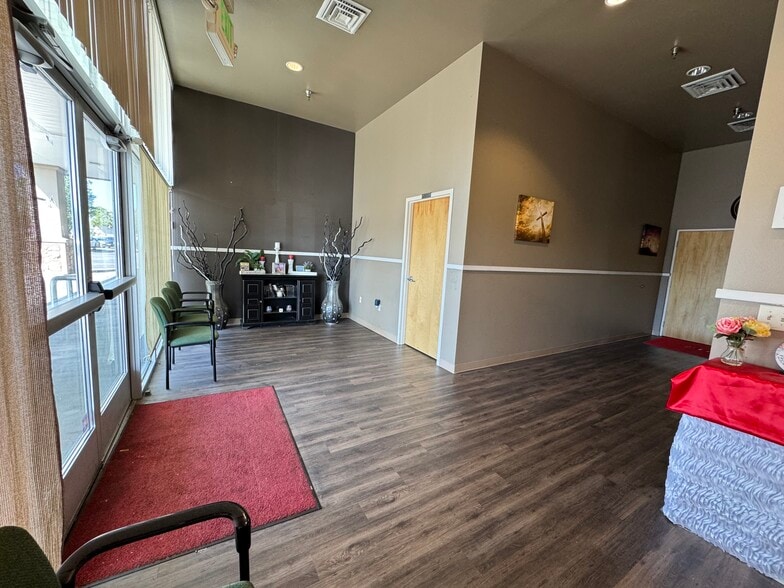 104-224 Holly St, Nampa, ID for lease - Building Photo - Image 2 of 5