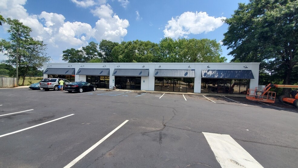 1700 E North St, Greenville, SC for lease - Primary Photo - Image 1 of 1