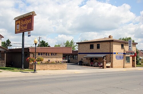 1047 E Sheridan St, Ely, MN for sale - Building Photo - Image 1 of 1