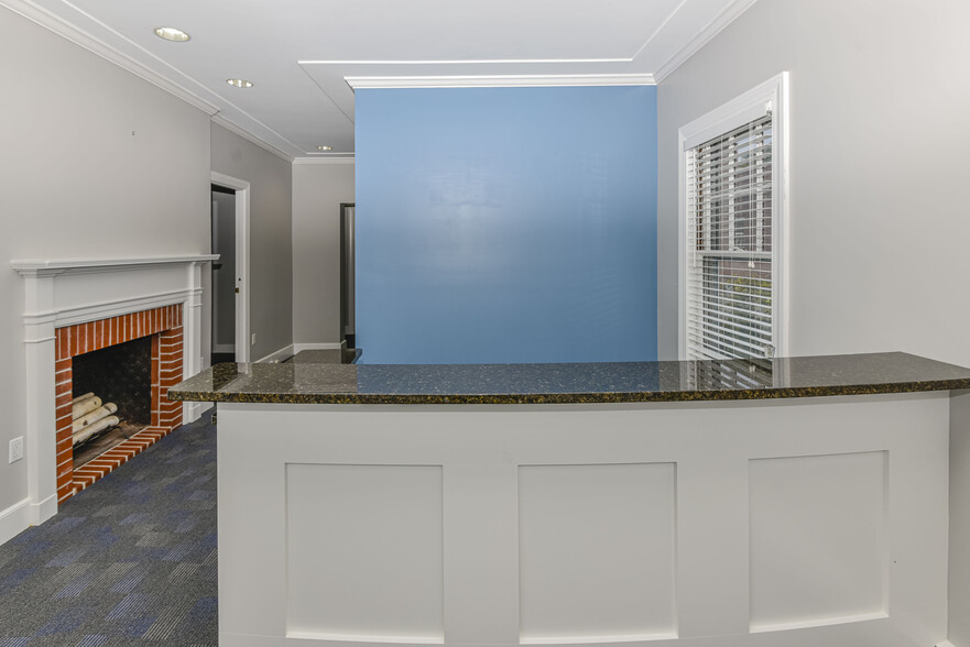 21 S Main St, Sharon, MA for lease - Lobby - Image 3 of 16