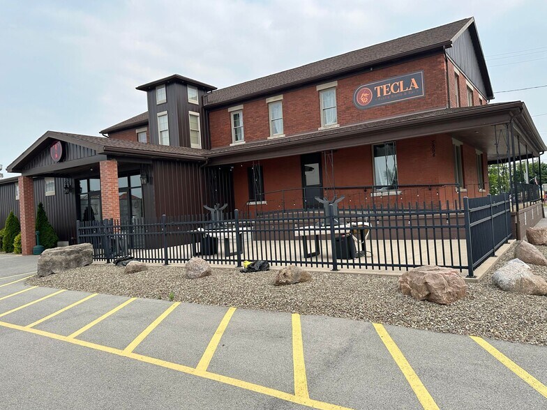 5894 Ward Rd, Sanborn, NY 14132