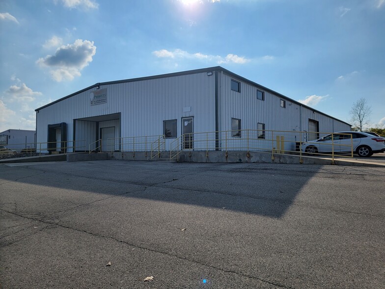 3409 N Commerce Dr, Muncie, IN for sale - Building Photo - Image 1 of 1