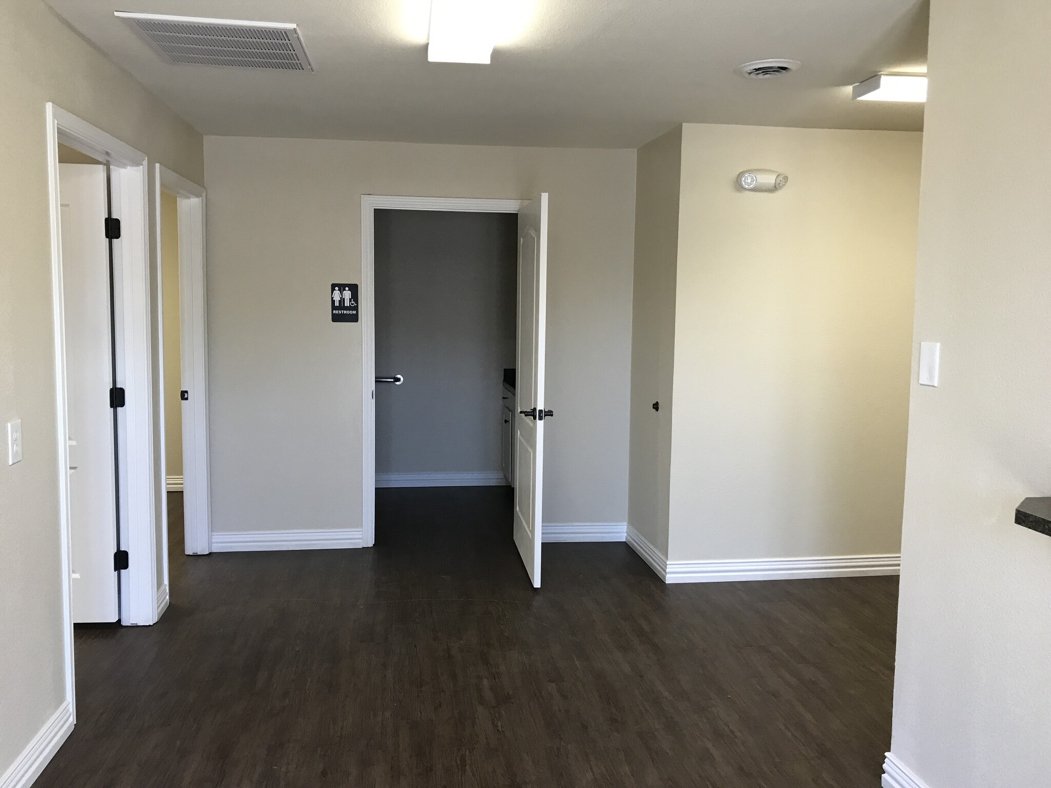 610 W 8th St, Odessa, TX for lease Interior Photo- Image 1 of 14