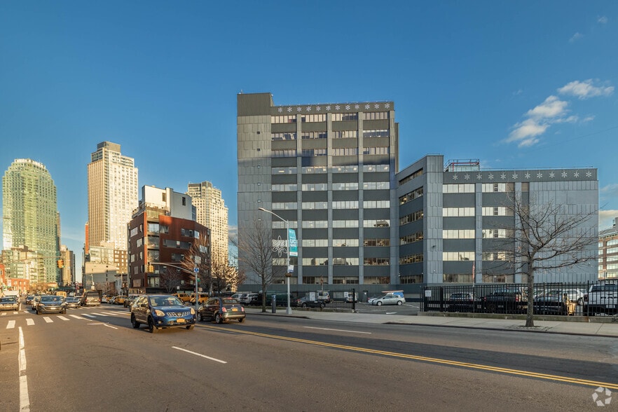 47-40 21st St, Long Island City, NY for lease - Building Photo - Image 2 of 2