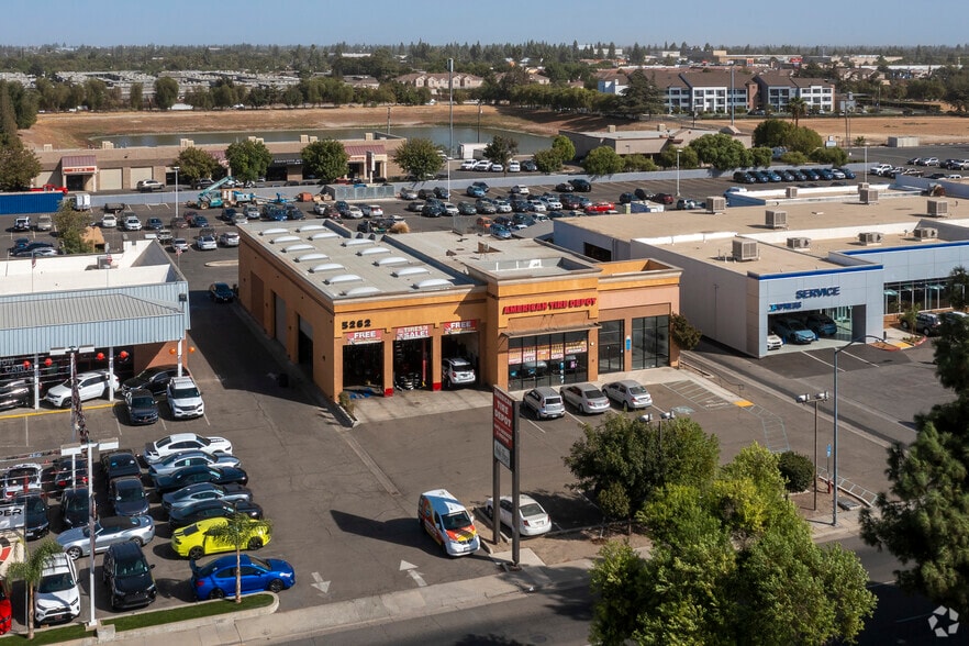 5262 N Blackstone Ave, Fresno, CA for lease - Aerial - Image 1 of 26