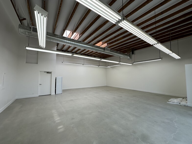 2025 Blake Ave, Los Angeles, CA for lease - Building Photo - Image 3 of 5