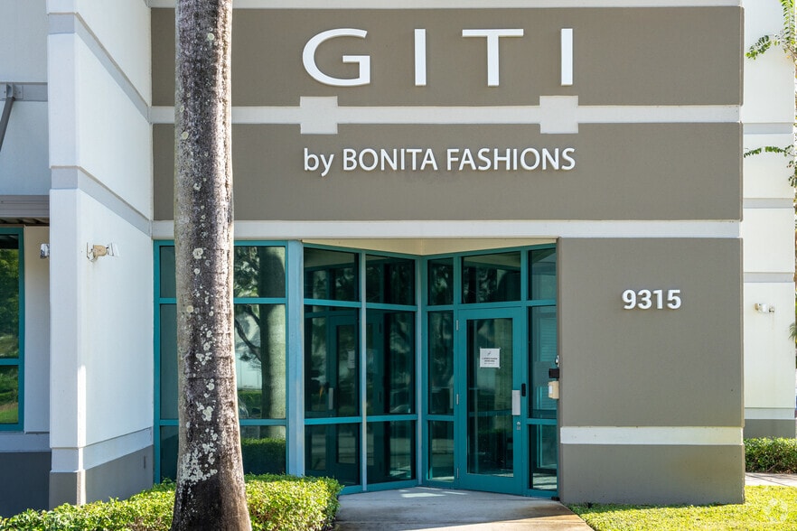 9315 NW 112th Ave, Miami, FL for sale - Building Photo - Image 2 of 20