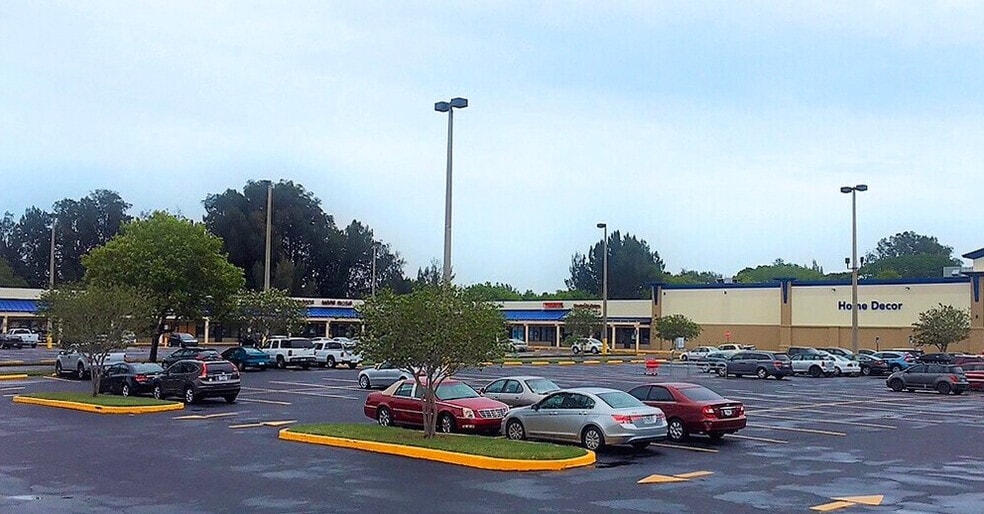 4665-4749 66th St N, Saint Petersburg, FL for lease - Building Photo - Image 1 of 16