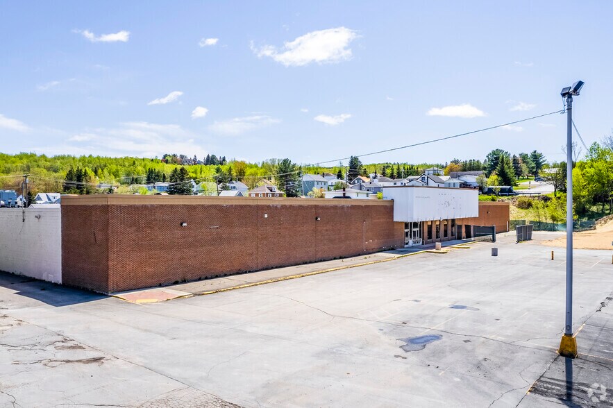 389 Main St, Madawaska, ME for sale - Primary Photo - Image 1 of 1