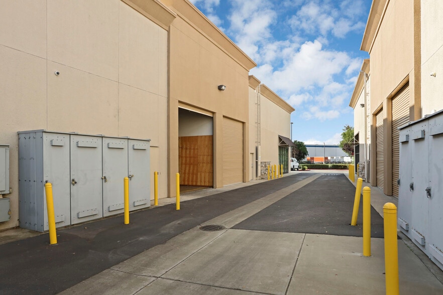 600-626 Commerce Ct, Manteca, CA for sale - Building Photo - Image 3 of 21