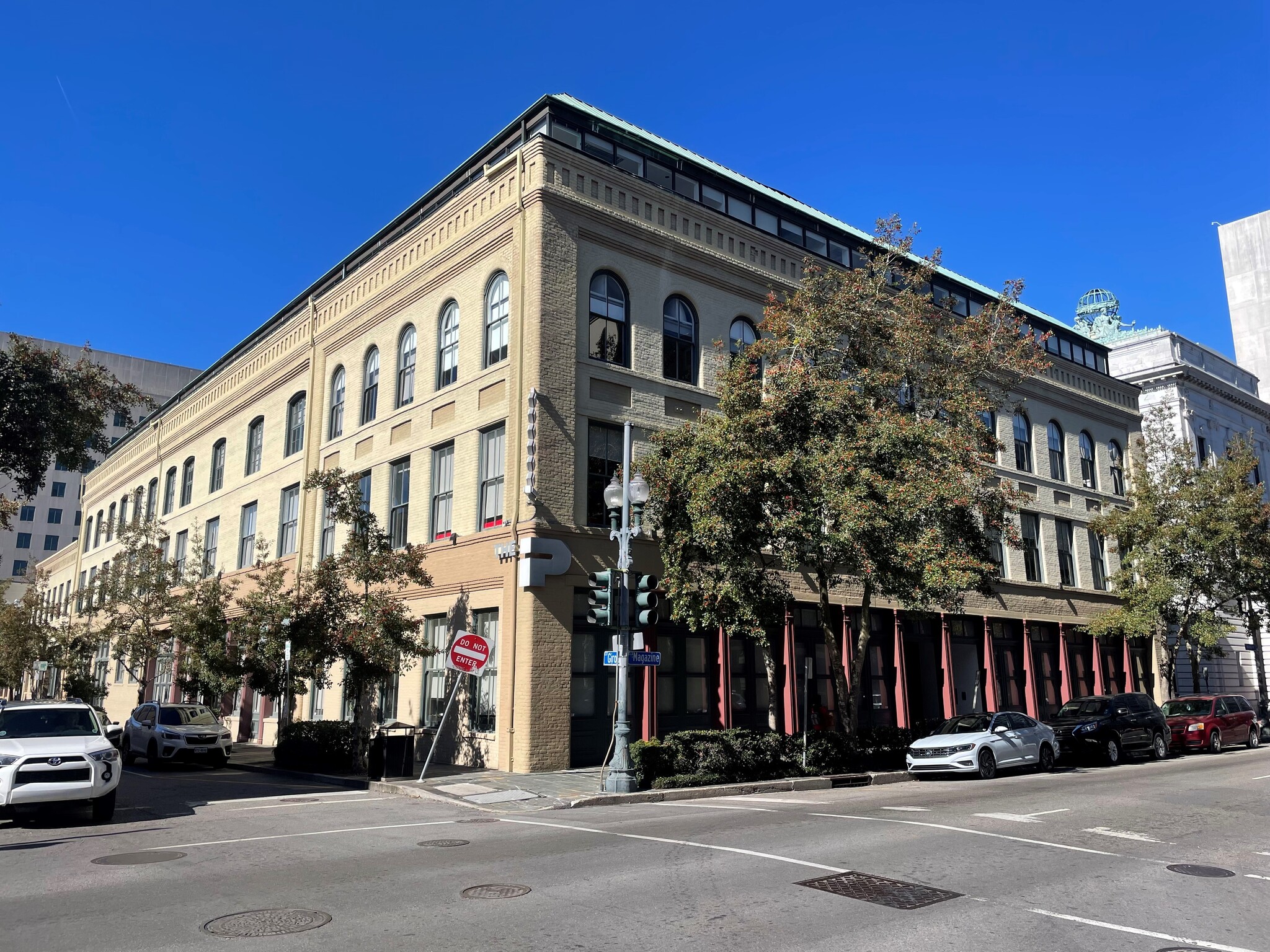 643 Magazine St, New Orleans, LA for lease Building Photo- Image 1 of 10