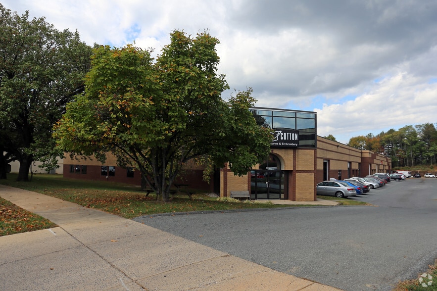 8001-8019 Cessna Ave, Gaithersburg, MD for lease - Primary Photo - Image 1 of 5