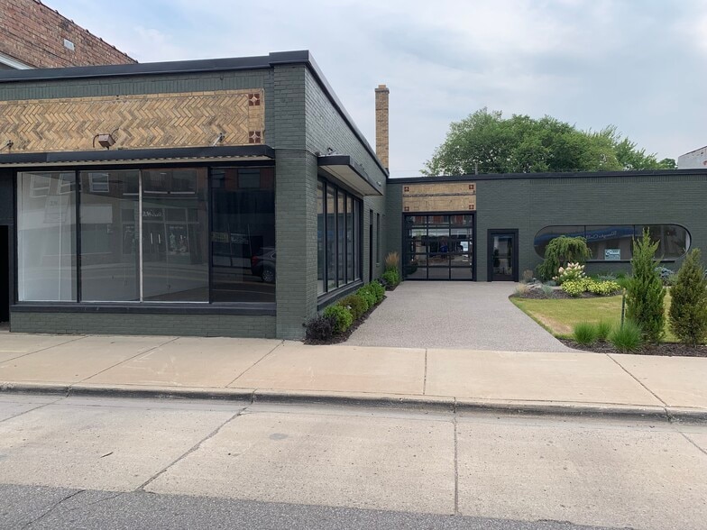 804 W Main St, Owosso, MI for lease - Building Photo - Image 3 of 9