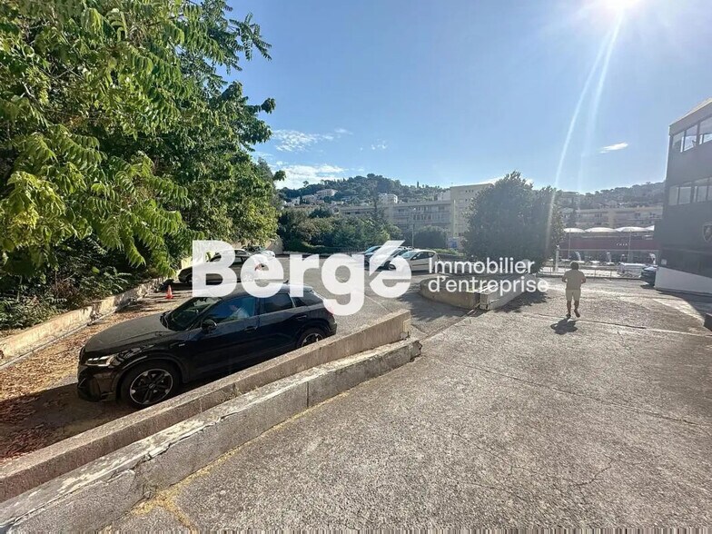 Office in Le Cannet for lease - Building Photo - Image 3 of 7