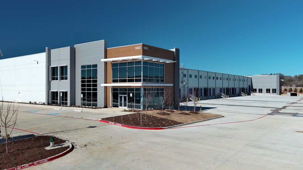 Mustang Court at DFW International Airport, Bldg 1, Grapevine, TX 76051 ...