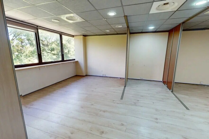 Office in Villeneuve-Loubet for lease - Interior Photo - Image 2 of 6