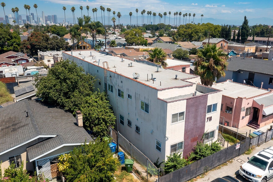 711 Vernon Ave, Los Angeles, CA for sale - Building Photo - Image 1 of 1
