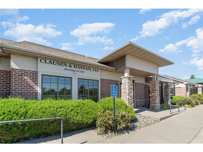 2255 Waters Dr, Mendota Heights, MN for lease - Primary Photo - Image 1 of 7