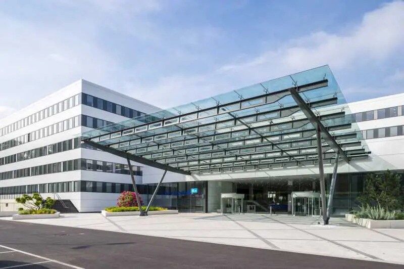 Office in Le Plessis-Robinson for lease - Building Photo - Image 2 of 10