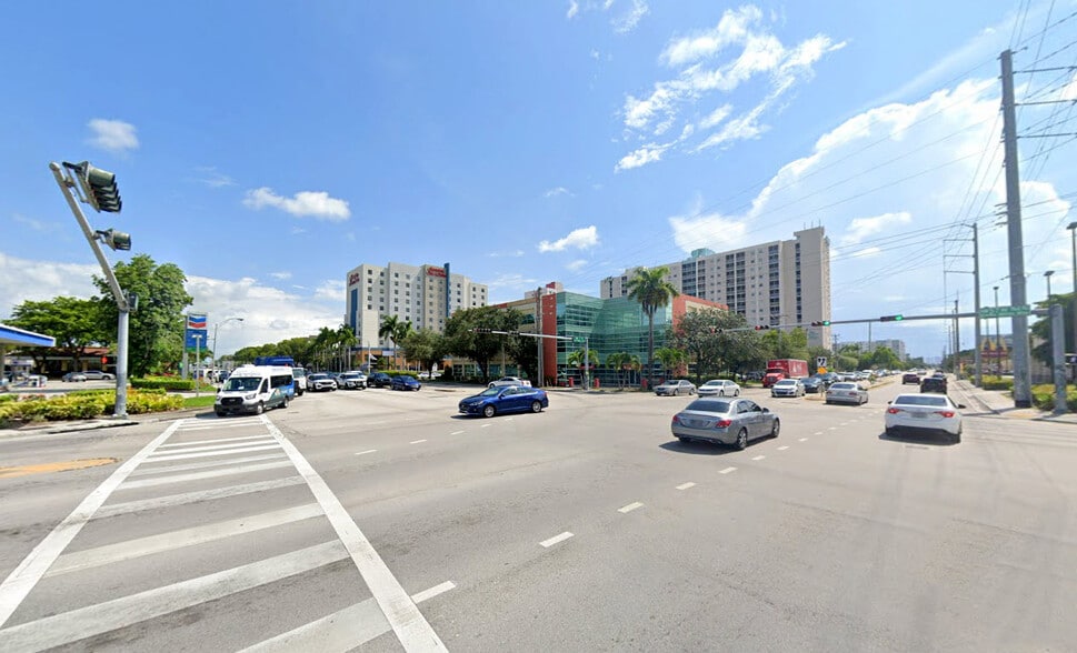 701-707 NW 57th Ave, Miami, FL for lease - Building Photo - Image 3 of 17