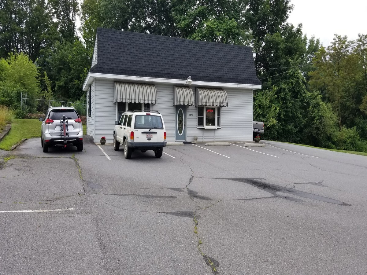 2121 Us 70 Hwy, Swannanoa, NC 28778