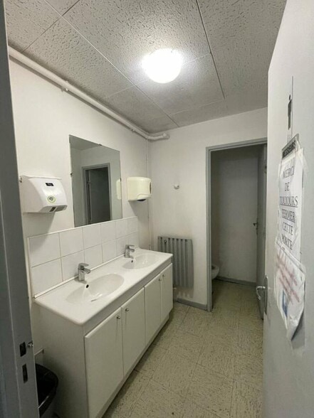 Office in Sarcelles for lease - Interior Photo - Image 3 of 3