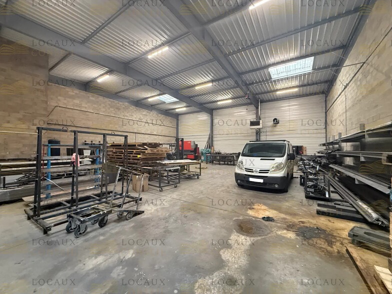 Flex in Saint-Brice-sous-Forêt for lease - Interior Photo - Image 3 of 9