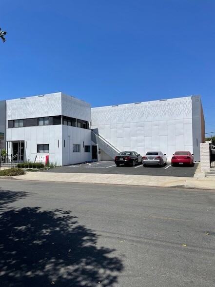 3383-3385 Olive Ave, Signal Hill, CA for lease - Building Photo - Image 1 of 29