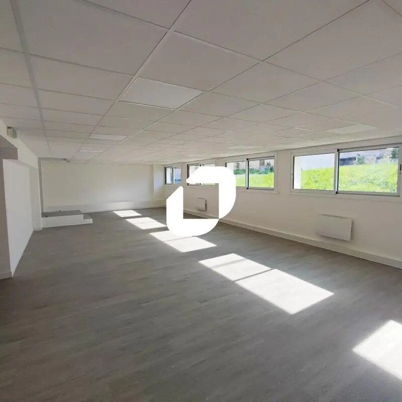 Office in Maisons-Alfort for lease Interior Photo- Image 1 of 5