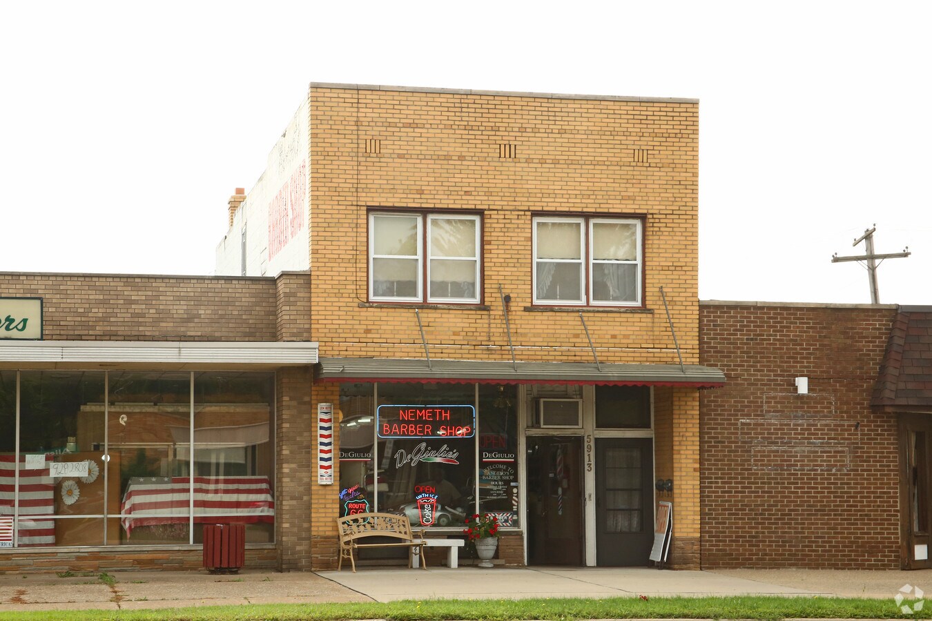 5913 Allen Rd, Allen Park, MI 48101