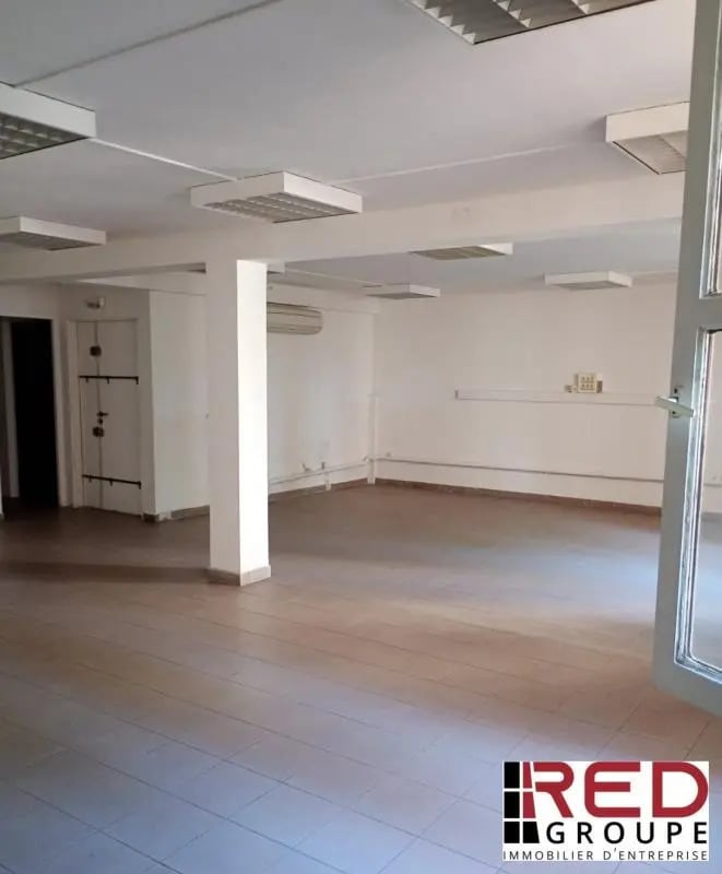 Office in Aix-en-Provence for sale Building Photo- Image 1 of 6