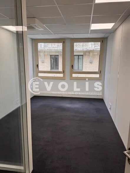 Office in Paris for lease - Interior Photo - Image 3 of 11