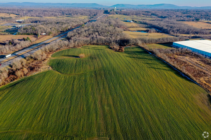 2040 Genesis Rd, Crossville, TN for sale - Building Photo - Image 1 of 9