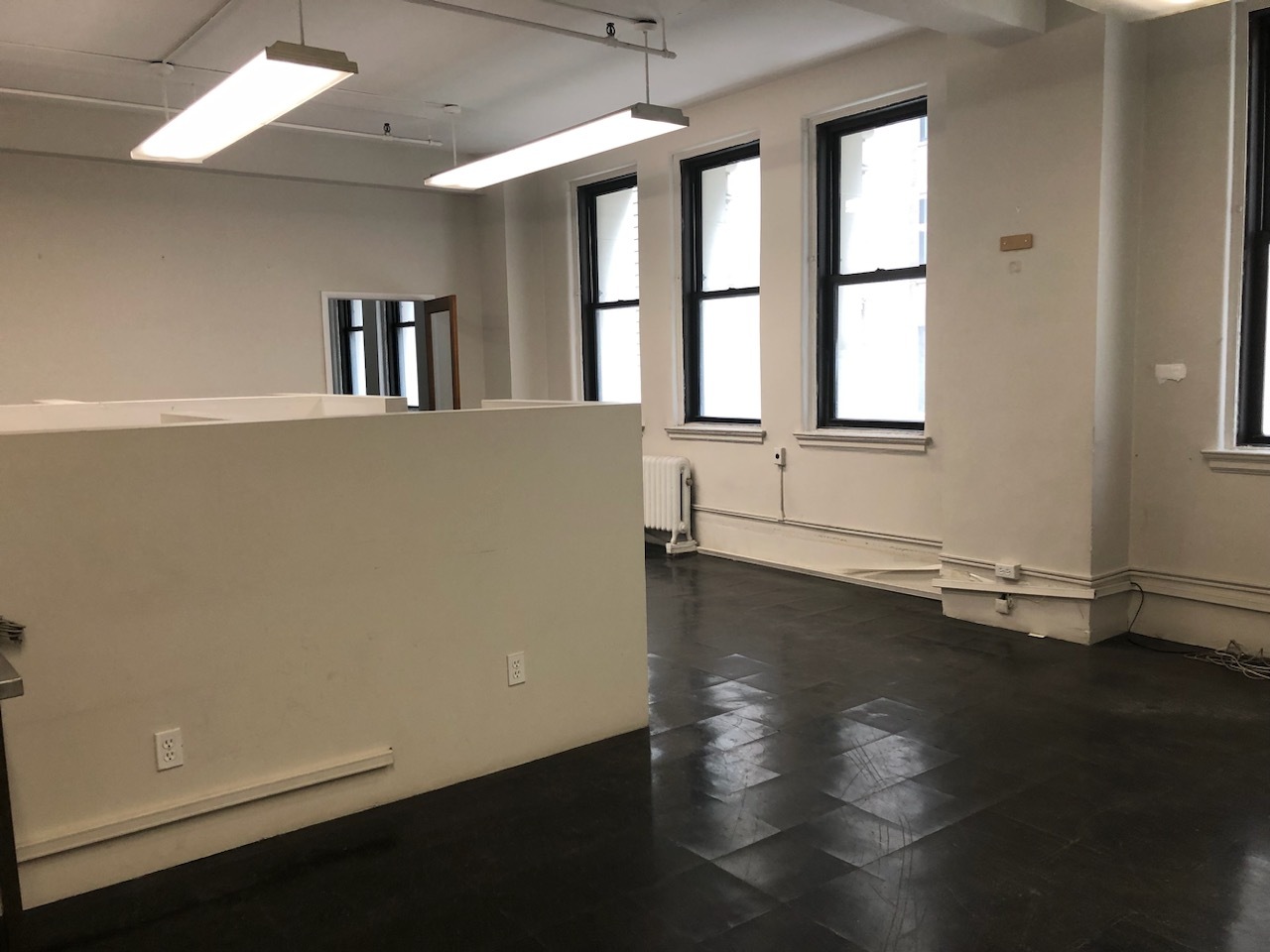 303-305 Fifth Ave, New York, NY for lease Interior Photo- Image 1 of 4