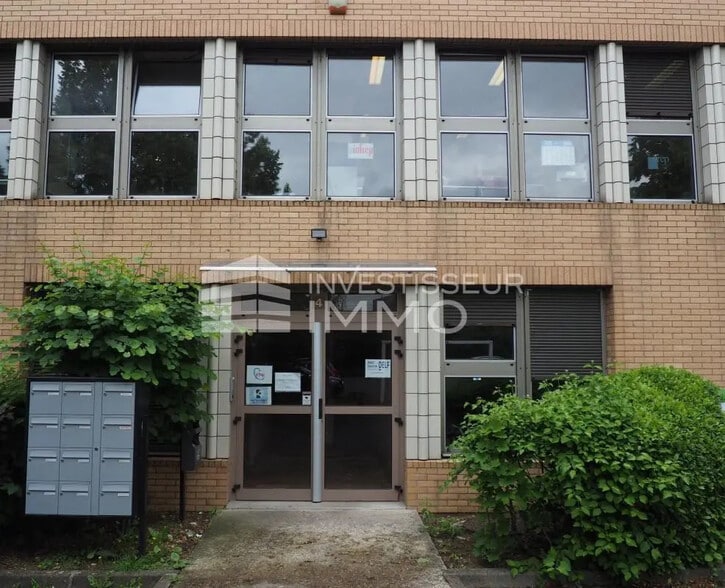 Office in Torcy for lease - Building Photo - Image 3 of 5