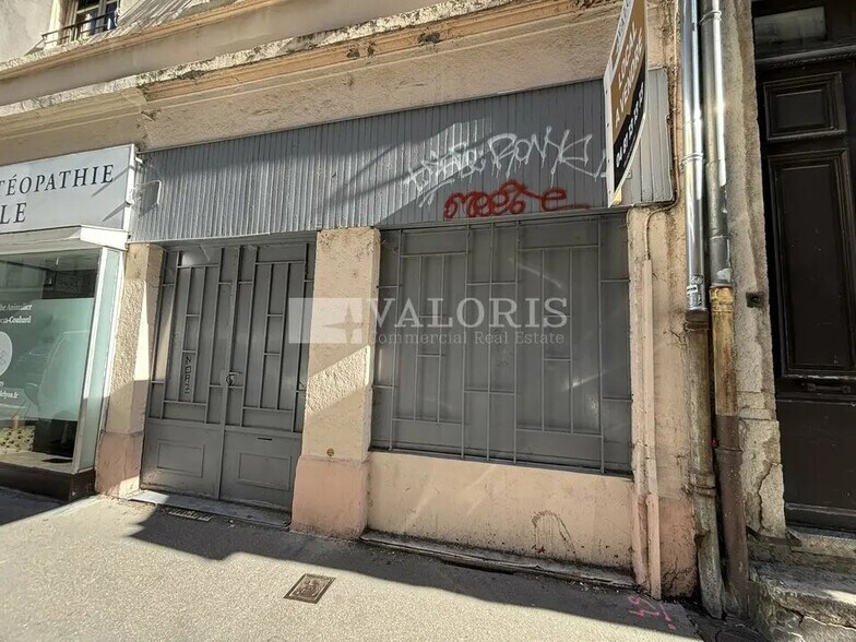 Retail in Lyon for sale - Building Photo - Image 1 of 10