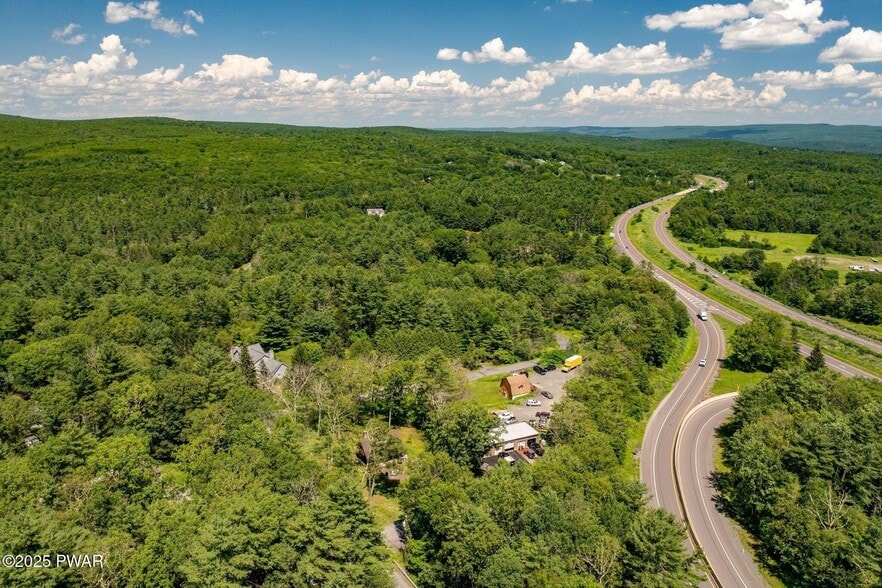 11 Mt Spring Rd, Milford, PA for sale - Building Photo - Image 3 of 16